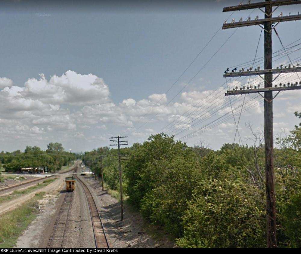 Lone BNSF caboose.